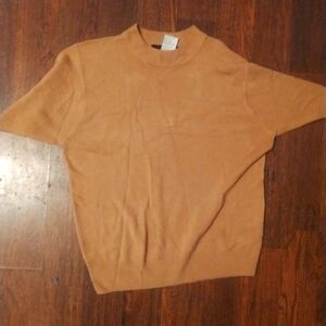 Tan short sleeve sweater size medium by Sag Harbor